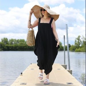 S+T X THE BIRDS PAPAYA
SQUIRREL ROMPER IN MIDNIGHT BLACK